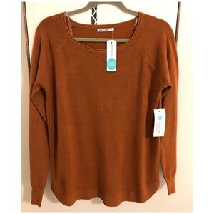 Valencia Curved Hem Pullover